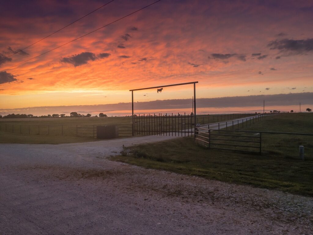 ranch, sunset, farm-2699080.jpg